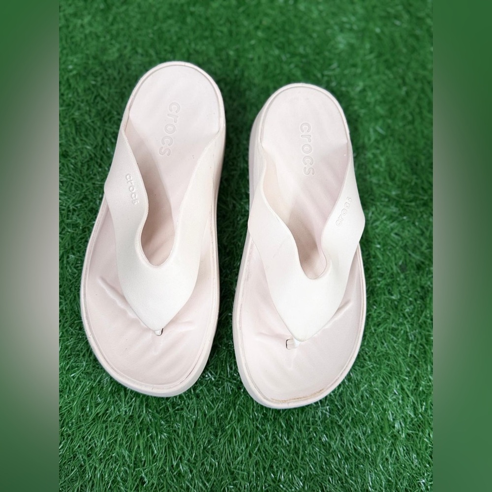 Crocs Women's White Mid-Platform Sandals Size 6 - Picture 1 of 8